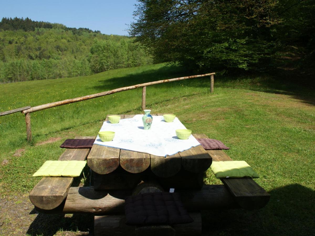 Cosy Holiday Home With Garden In Walscheid エクステリア 写真
